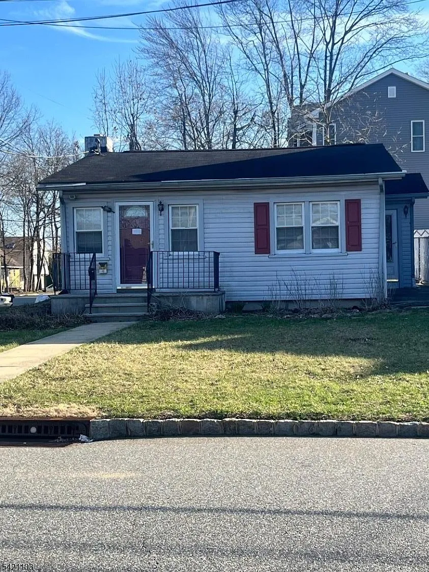 145 Hiawatha Blvd photo 1