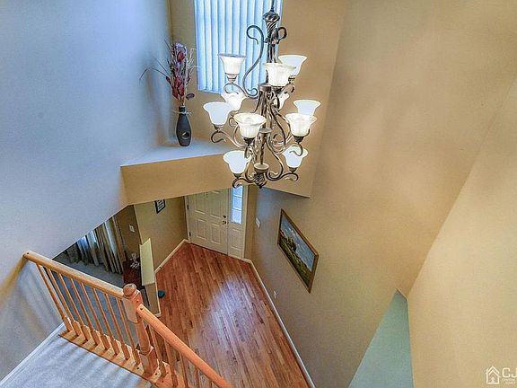 5th image of 18 Bucknell Dr