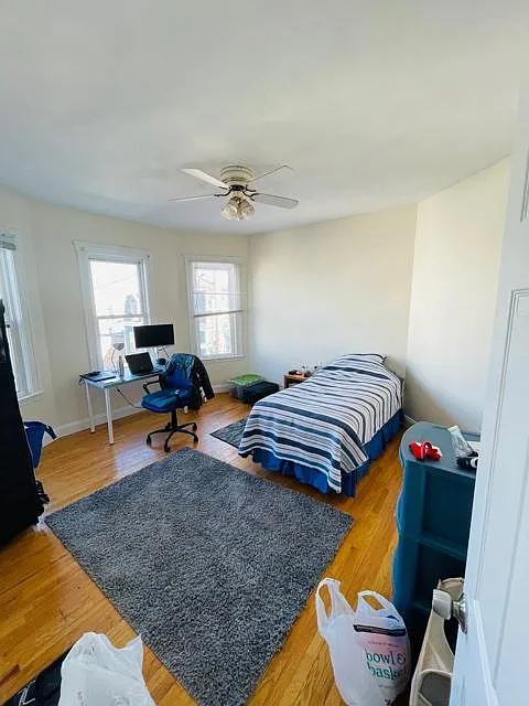 4 bed, 9999 sqft, $3,600 — Photo 1