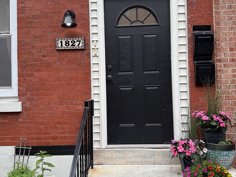 Brownstone on a quiet street, close to public transportation