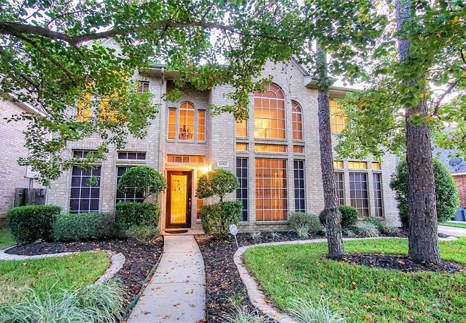 1st image of 11915 Lakewood Hills Dr