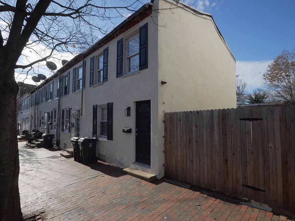 1st image of 833 N Madison St