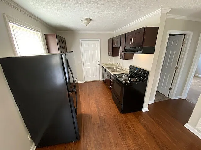 2 bed, 1.0 bath, 670 sqft, $1,095 — Photo 2