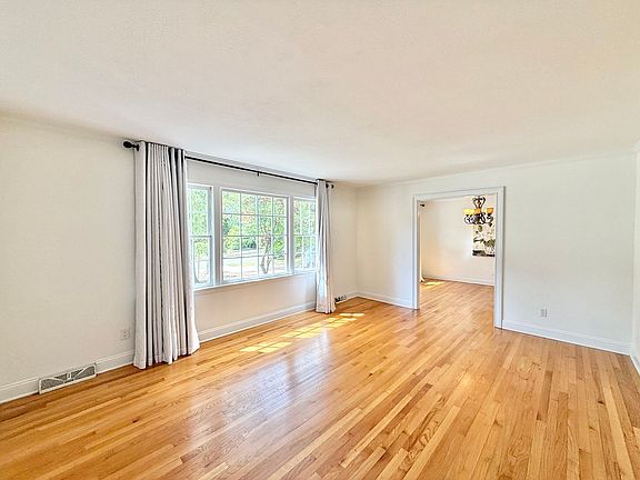 4th image of 1402 Hedgelawn Way