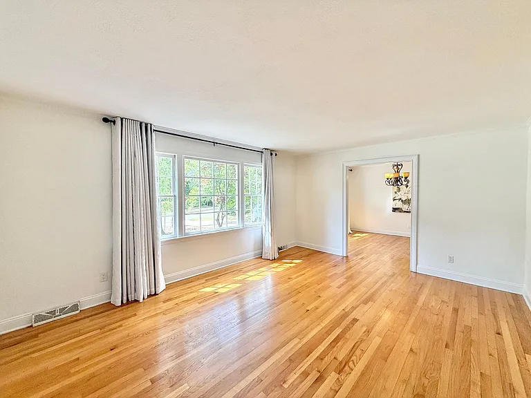1402 Hedgelawn Way — Photo 4