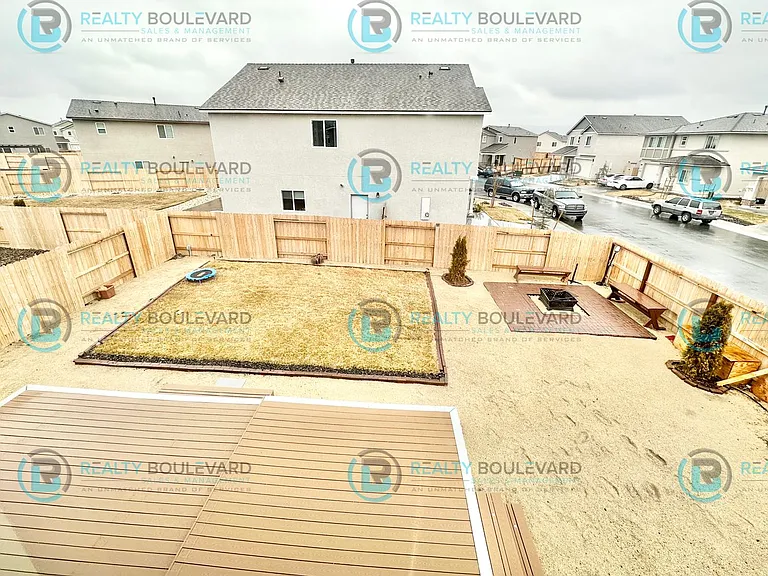 6600 Barn Stall Way — Photo 33