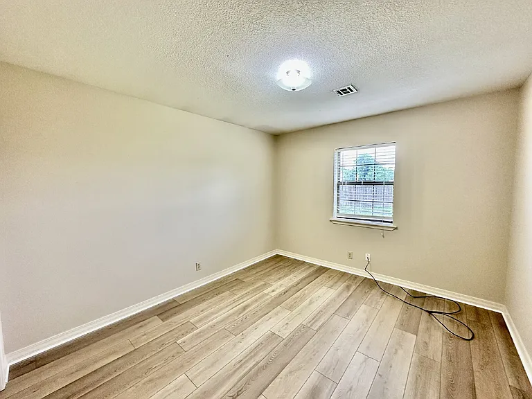 2311 W Willow St — Photo 26
