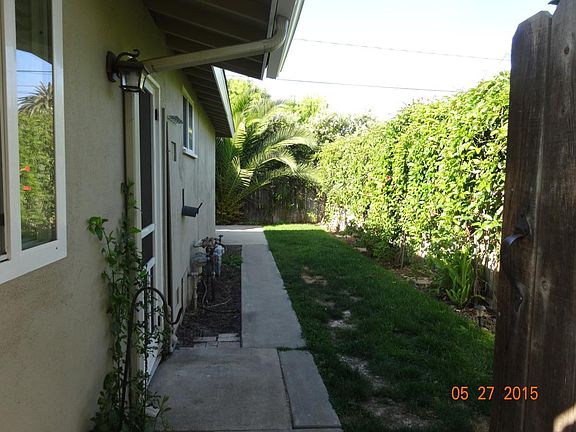 Side door and yard to kitchen