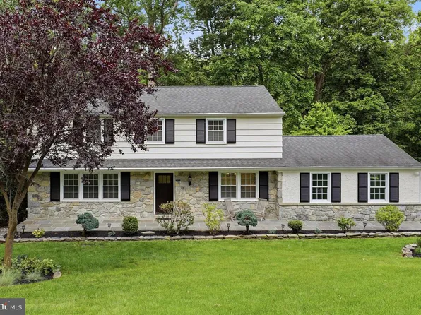 211 Oneida Ln, Malvern, PA 19355