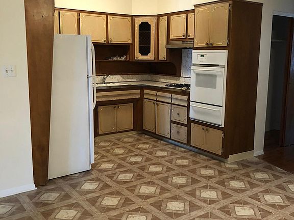 3rd image of 2560 Cropsey Ave #2