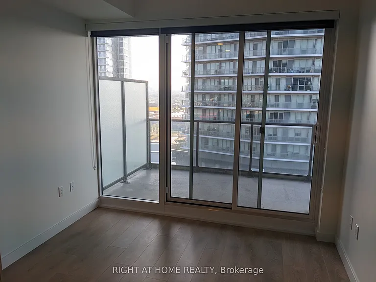 95 McMahon Dr #701 — Photo 4