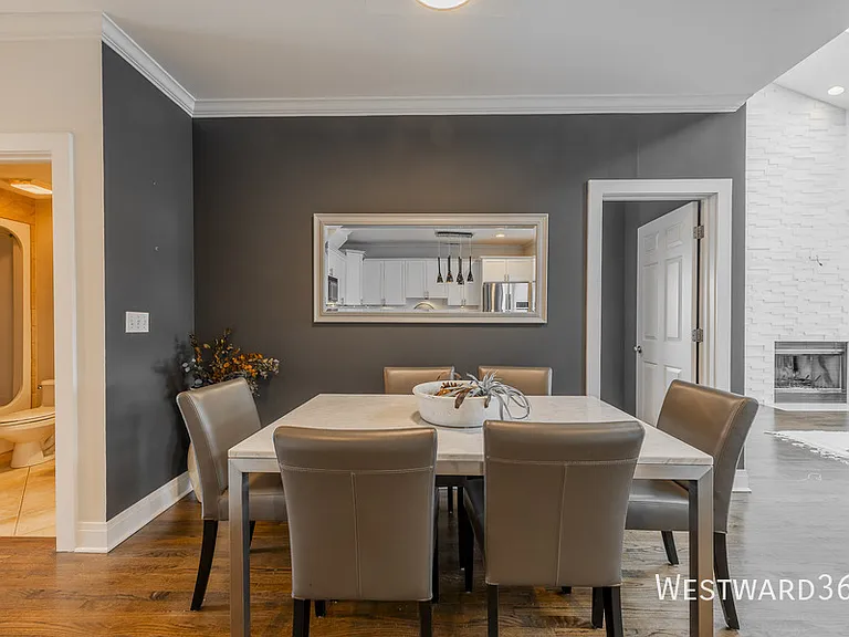 2033 W Superior St #4W — Photo 8