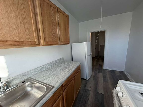 5th image of 2415 Creston Ave APT 45