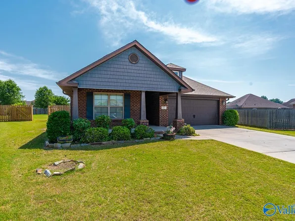 17 Easy St, Decatur, AL 35603