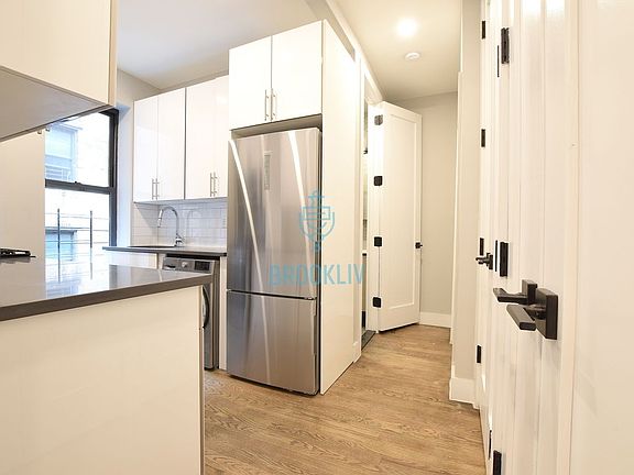 3rd image of 879 Bergen St APT 7