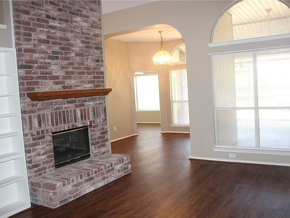 4th image of 821 Lowe Dr