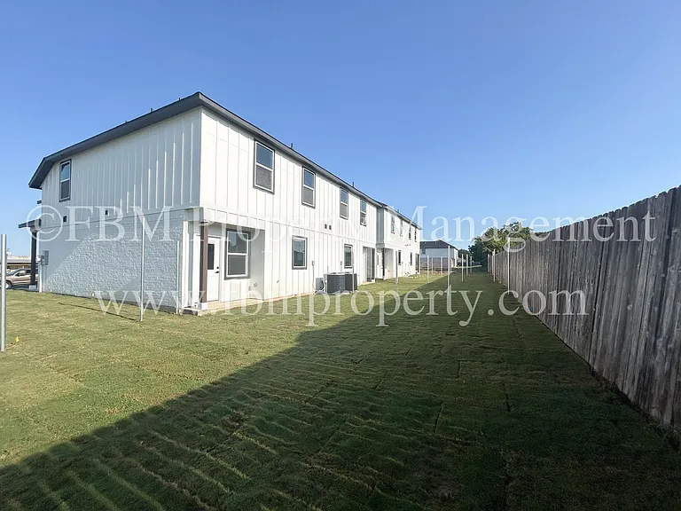 933 Cooksey Ct #B — Photo 14