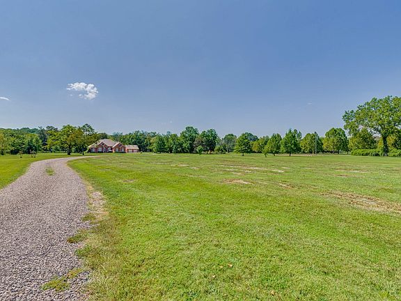 3rd image of 2575 North Rd