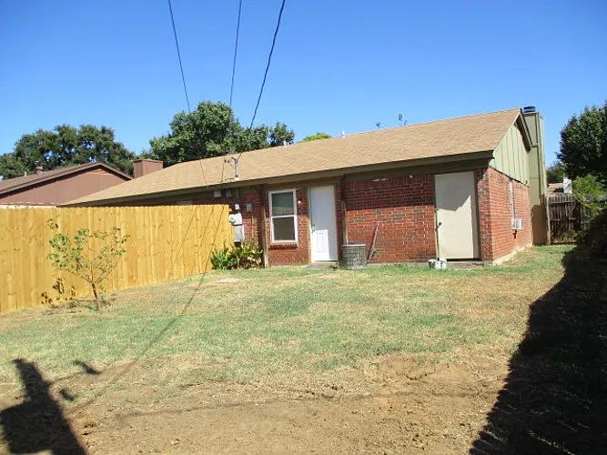 121 Oakwood Ln — Photo 12
