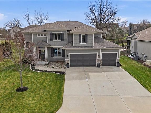 2nd image of 1009 SW Drake Cir