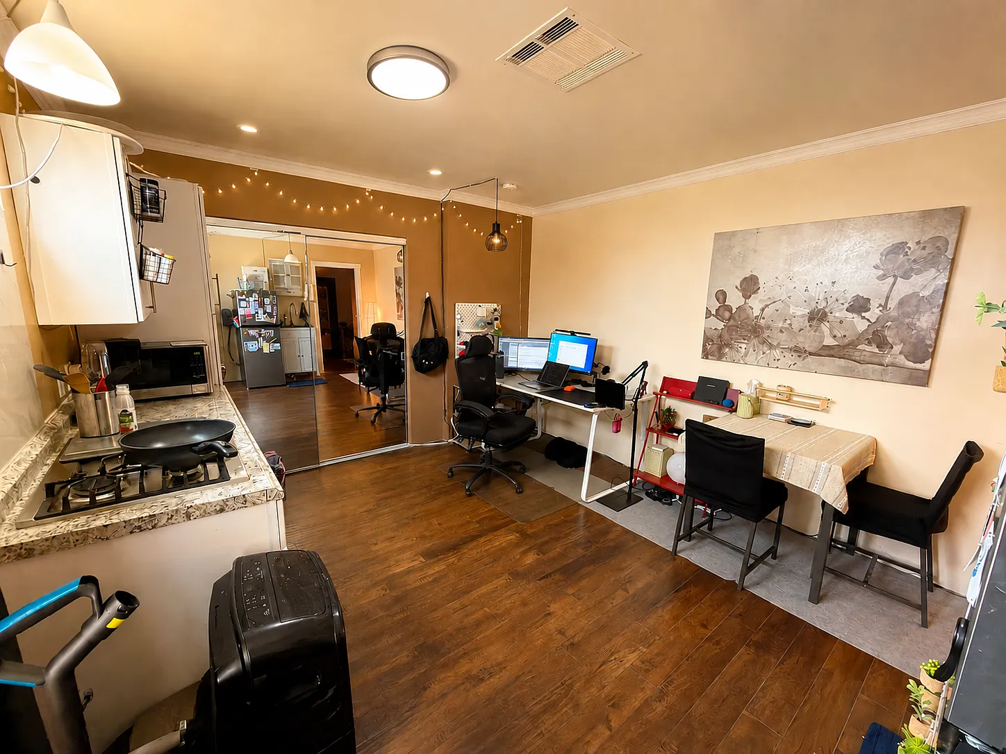 1 bed, 350 sqft, $1,900 — Photo 2
