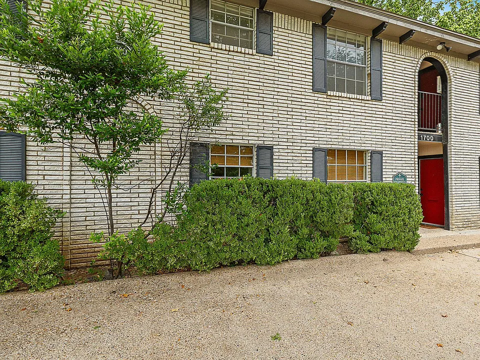 1700 Houston St #203