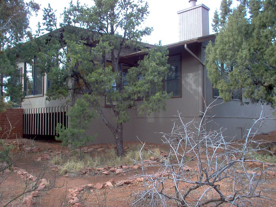 Wonderful West Sedona home sits on large corner lot