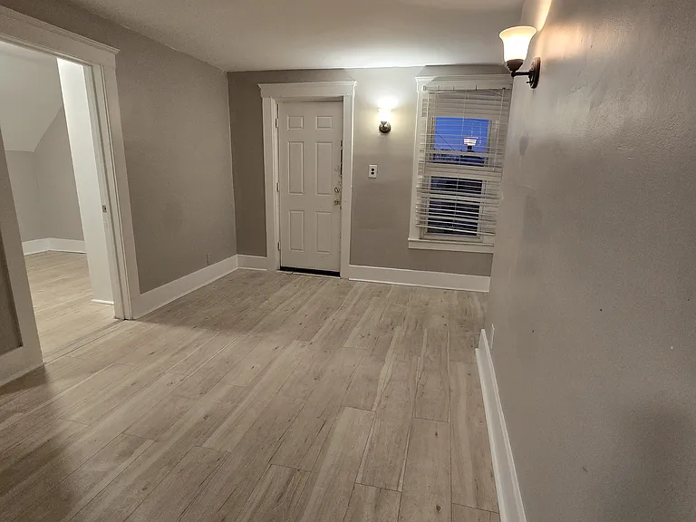 2368 Whalen St — Photo 2