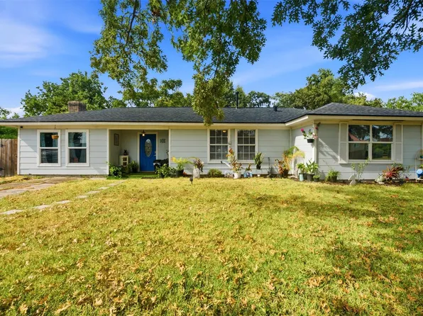 618 S Shady Ln, La Porte, TX 77571