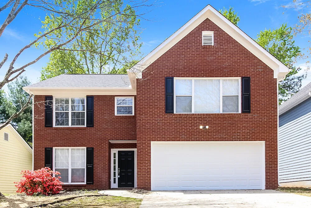 3 bed, 2.5 bath, 2348 sqft, $2,295 — Photo 1