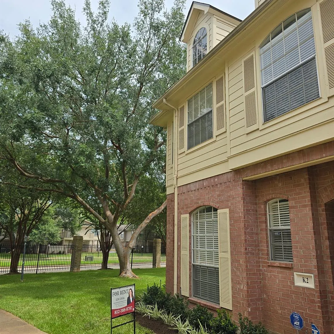 2 bed, 2.5 bath, 1252 sqft, $1,800 — Photo 2