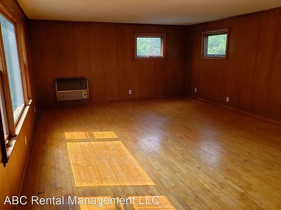 4th image of 330 1/2 N 6th Ave