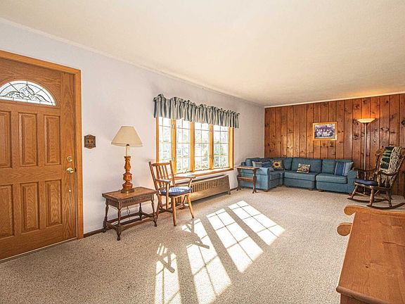 3rd image of 38 Surrey Ln