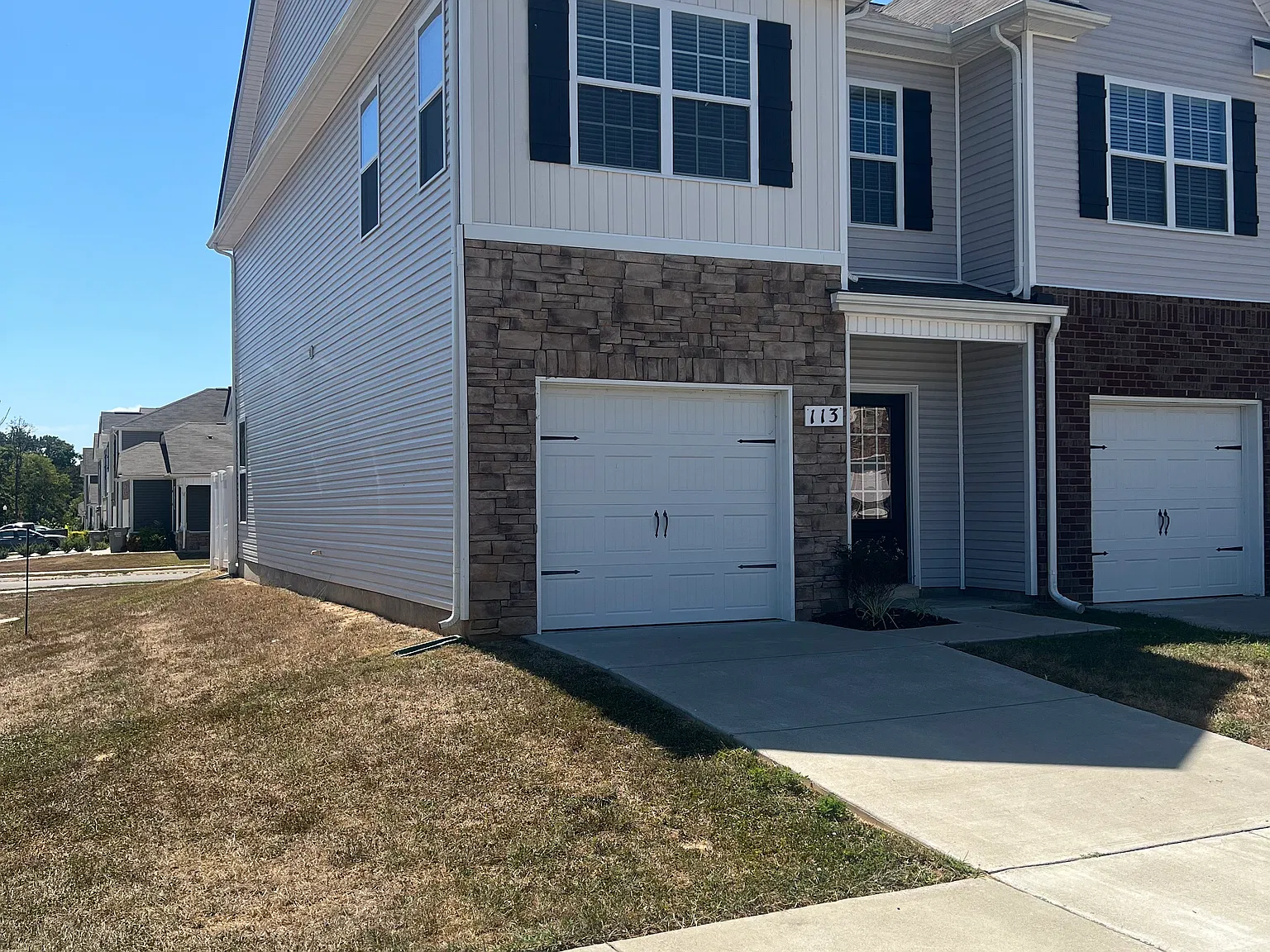 3 bed, 2.5 bath, 1474 sqft, $2,000 — Photo 2