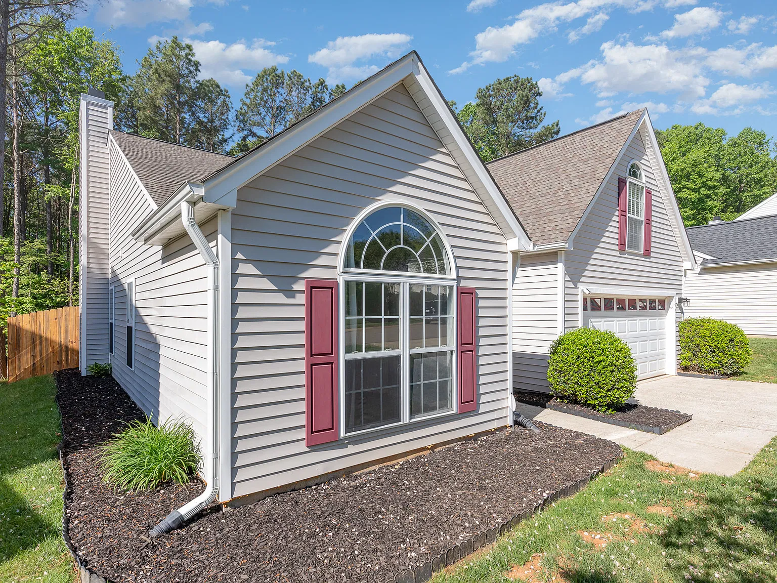 4 bed, 1831 sqft, $2,450 — Photo 3