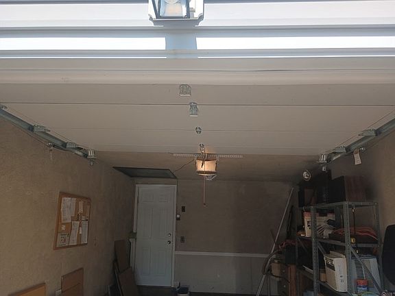 5th image of 10 Veery Rd