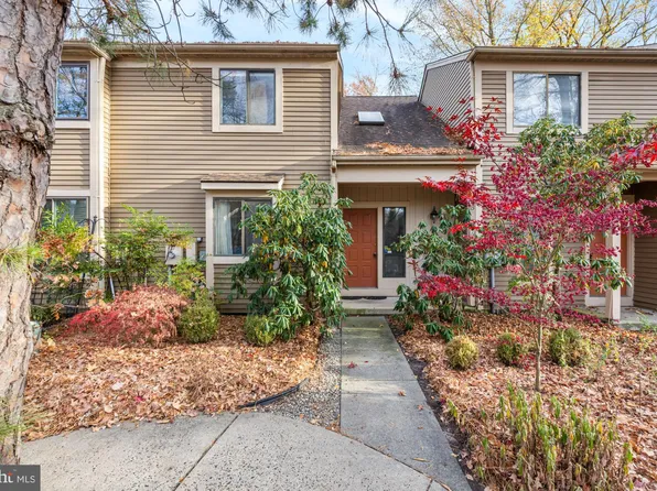 6 Dorset Dr, Marlton, NJ 08053