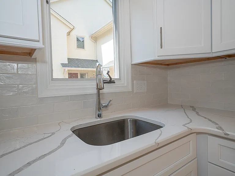 116 Montrose Ave #H — Photo 18