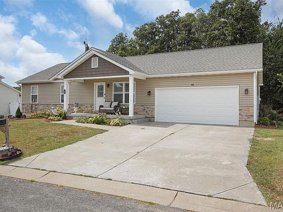 3rd image of 130 Village Circle Dr