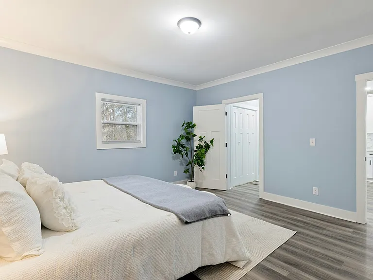 305 E Henry St — Photo 15