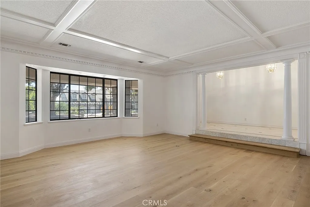 5 bed, 4.5 bath, 5816 sqft, $9,750 — Photo 4