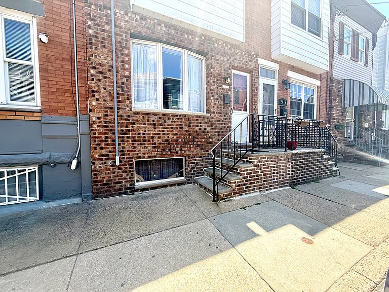 2417 S American St — Photo 1