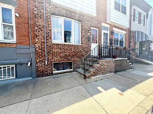 2417 S American St Photo 1
