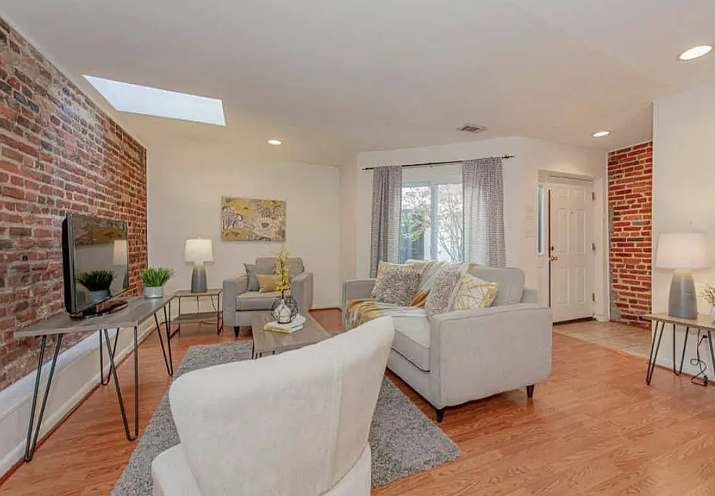 2 bed, 1.5 bath, 1526 sqft, $2,200 — Photo 1