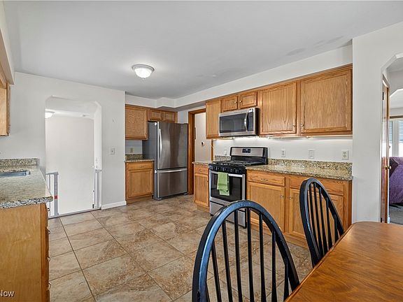 5th image of 1231 W 28th St