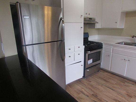 3rd image of 8454 Parkway Dr