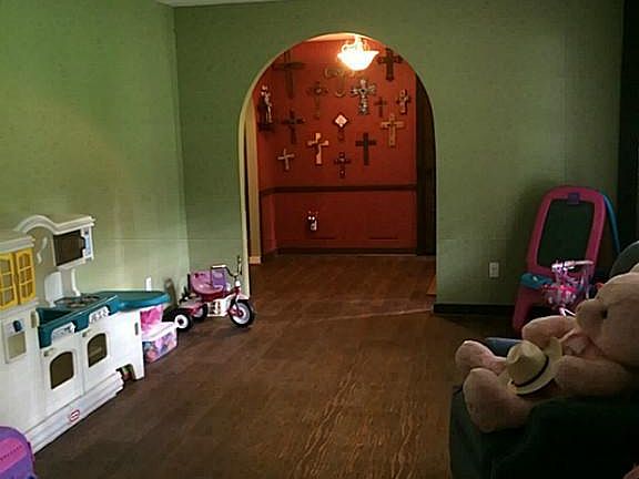 3rd image of 533 Oak Dr