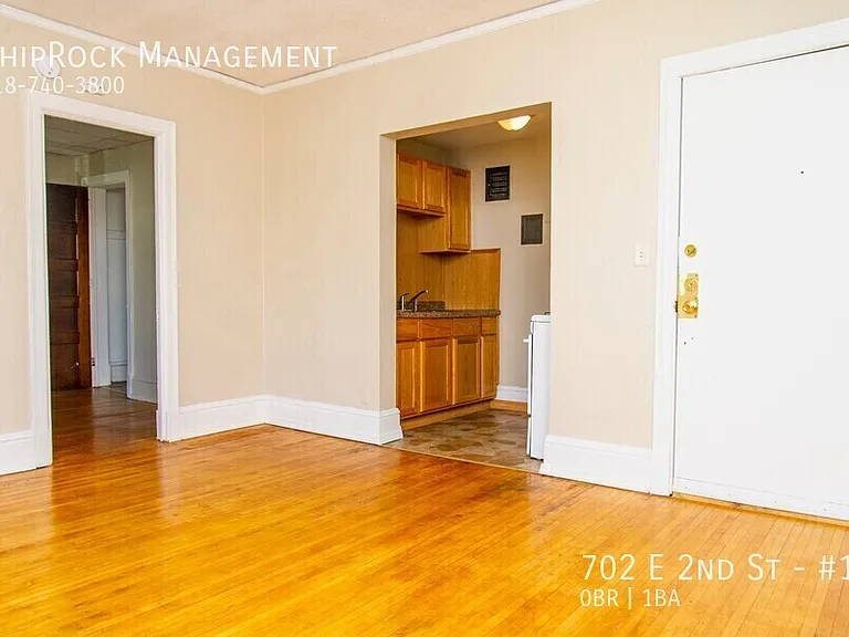 702 E 2nd St #17 — Photo 4