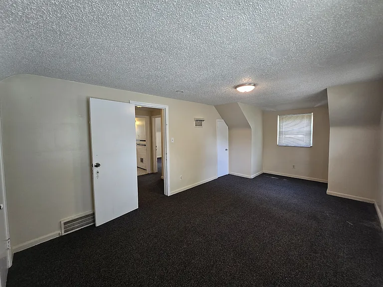15205 Maplewood Ave — Photo 37