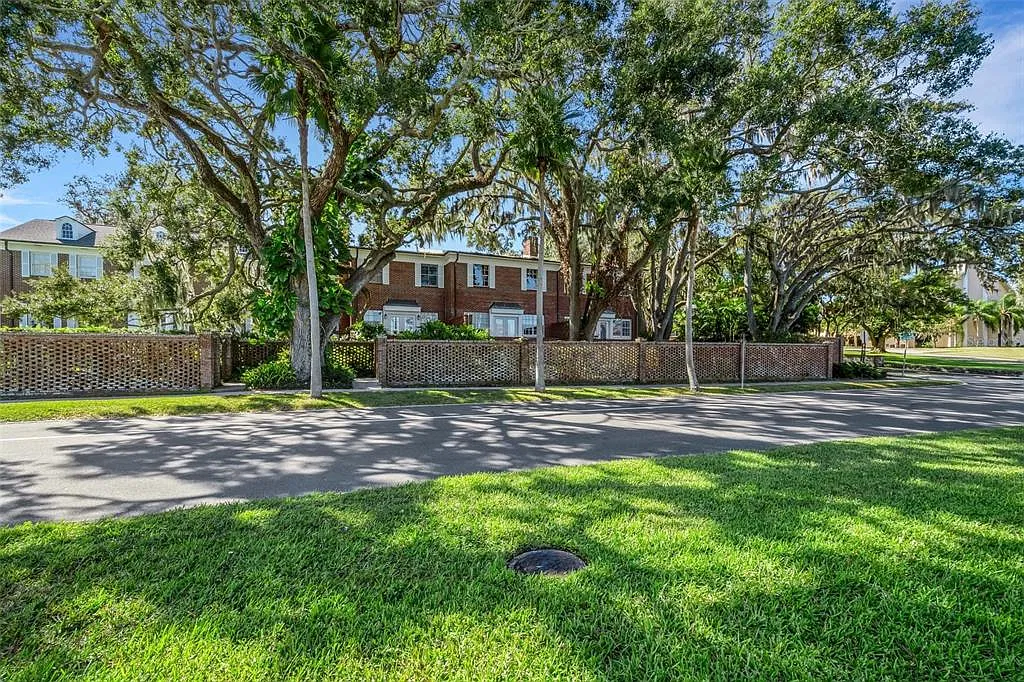 3 bed, 2.5 bath, 2854 sqft, $3,800 — Photo 2